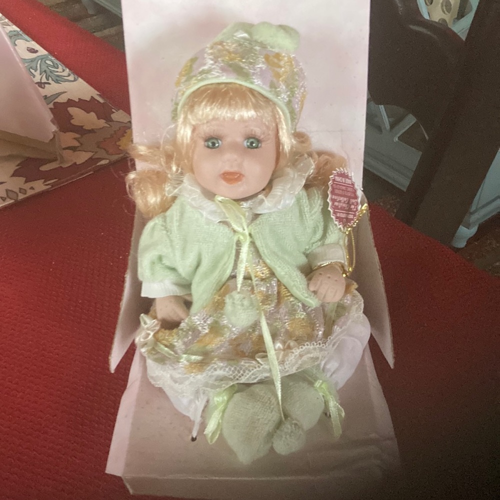 Christina Collection Victorian Porcelain Doll NIB YEAR 2005 Edition